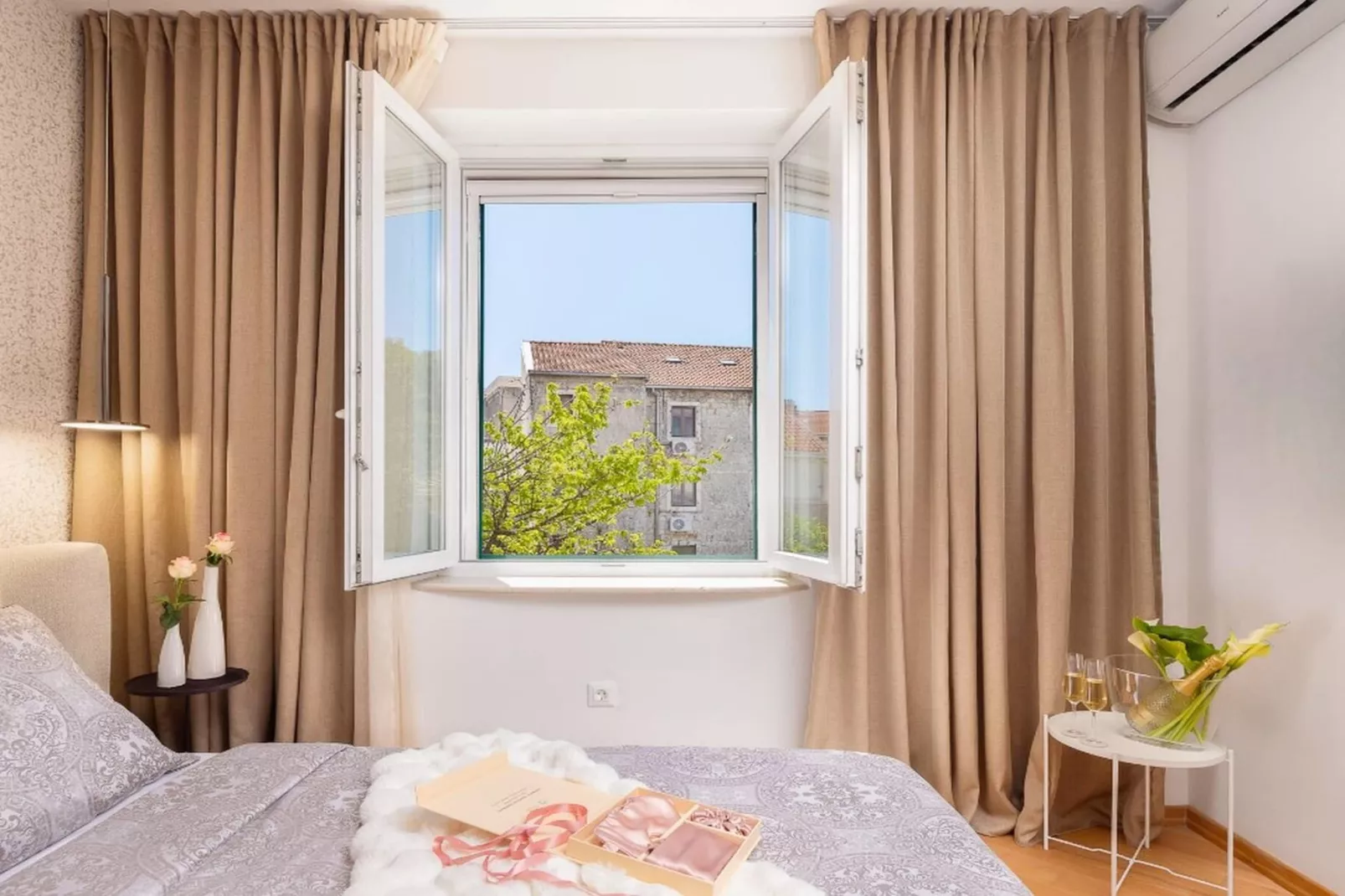 Luxury Apartment Luft Split Near Old Town - View in summer