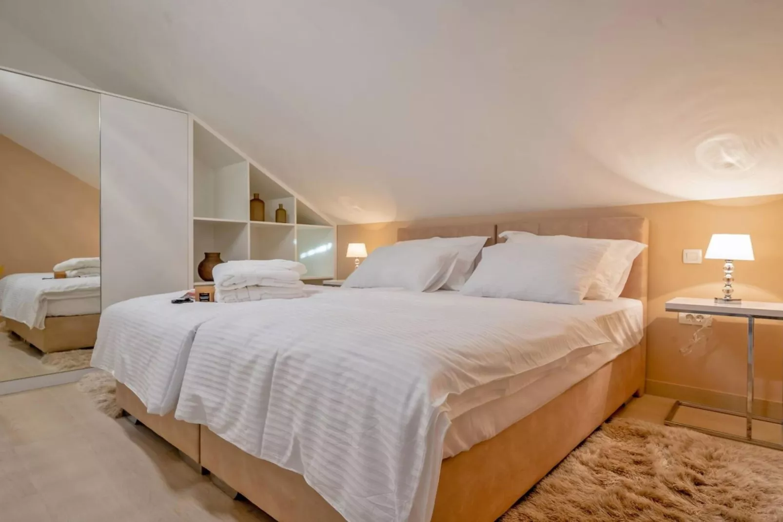 Villa Castello di Pietra Brac with Heated Pool - Schlafzimmer