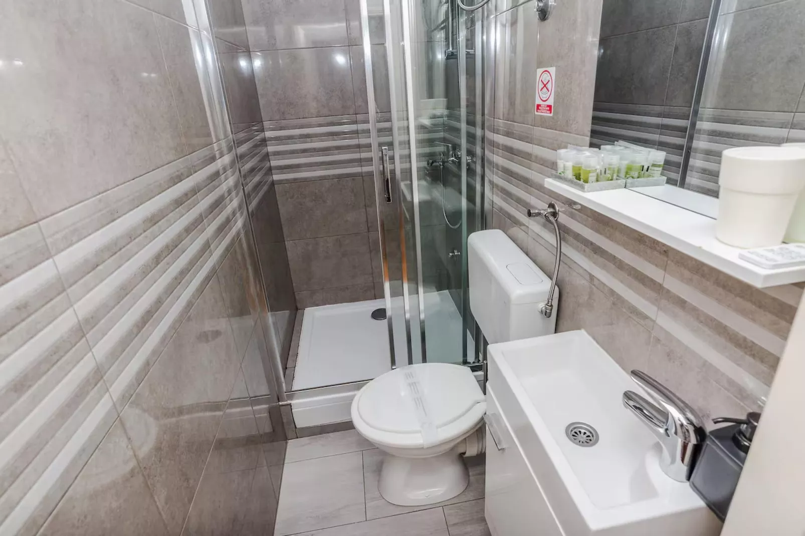 Royal Selection with Pool - Four - Bathroom