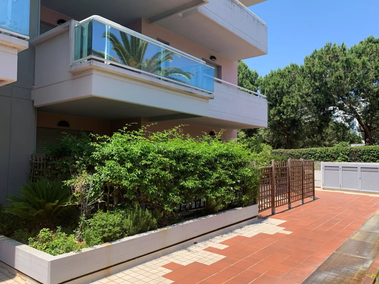 Mediterraneo - Outside