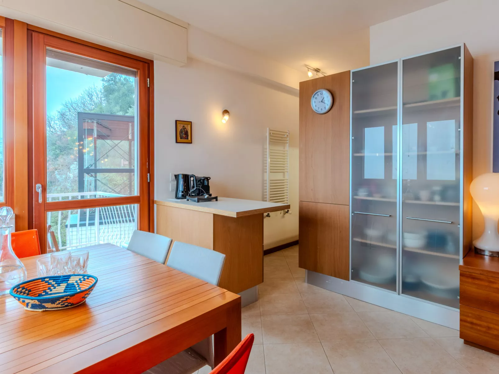 Sona's Lake Home - Drinnen