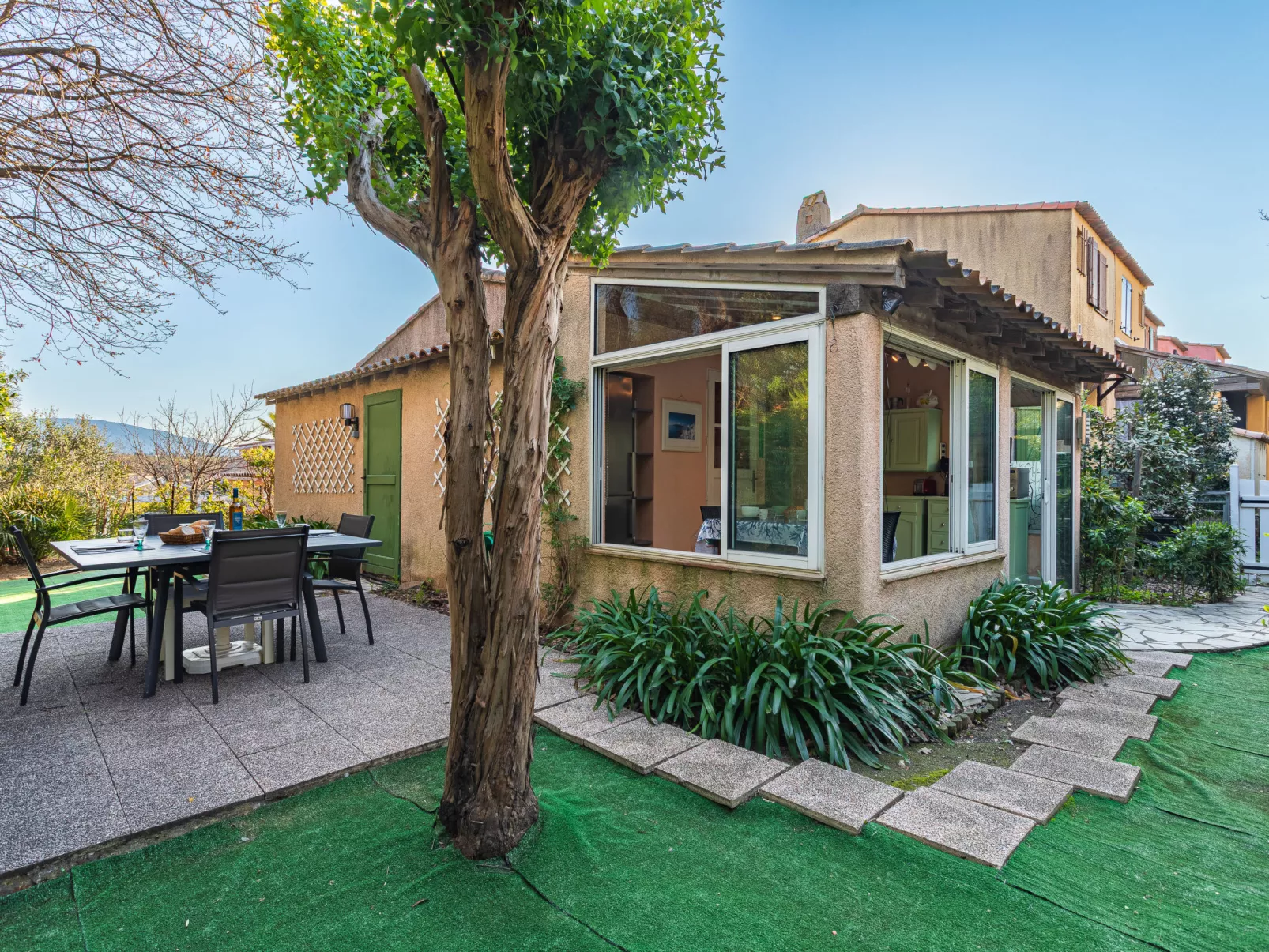 Les Mas de Cogolin - Outside