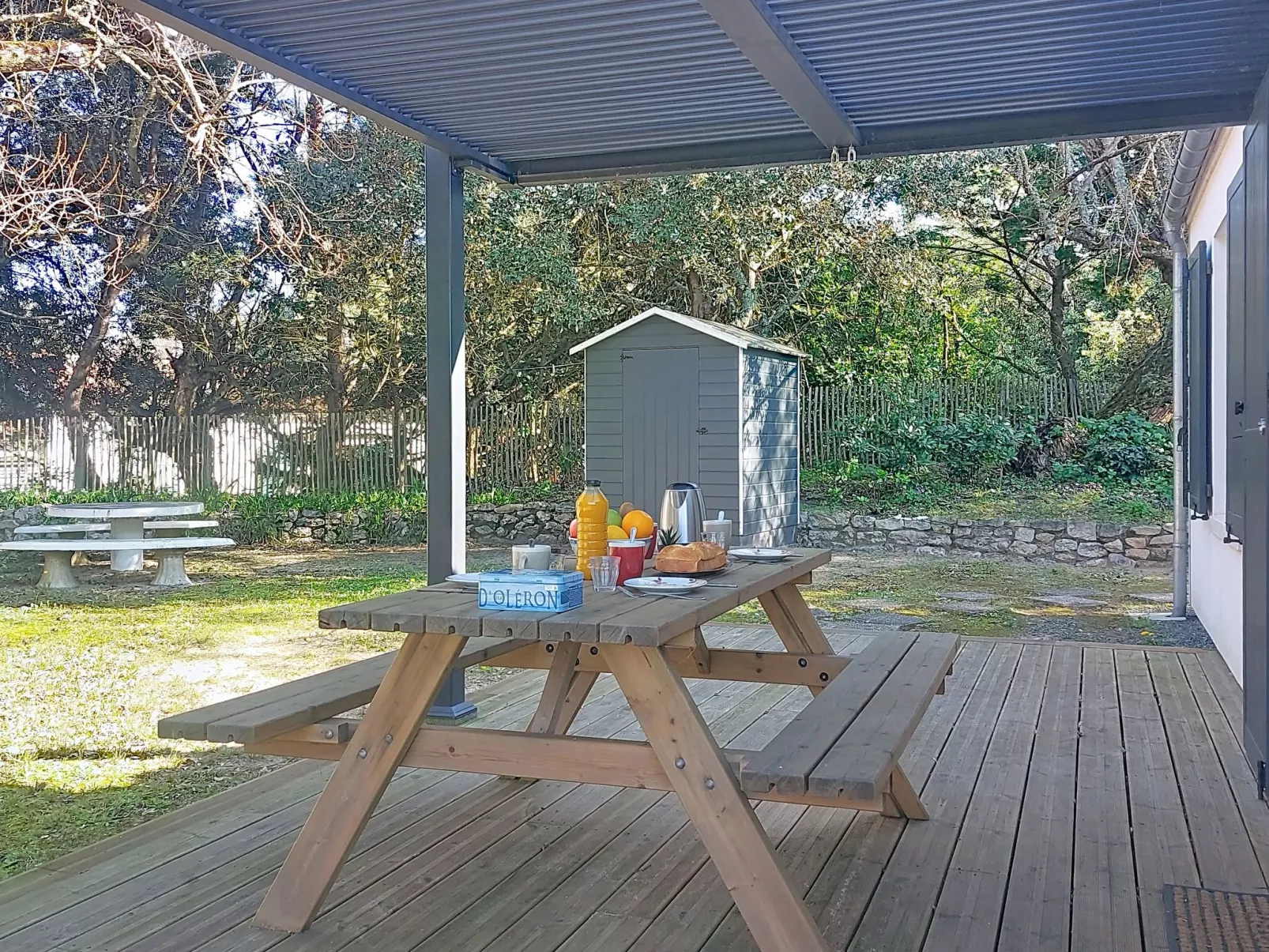 Les Cariatides 7 - Draußen