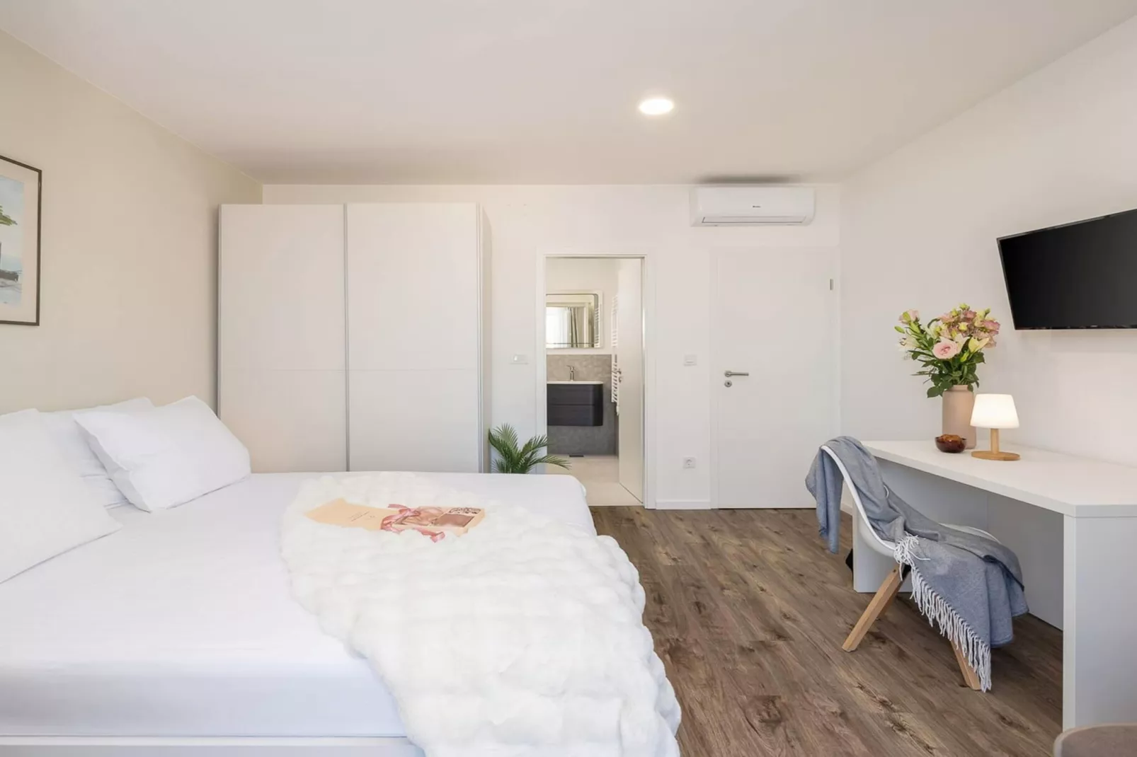 Luxury Villa Mila Supetar with Pool in the Center - Bedroom