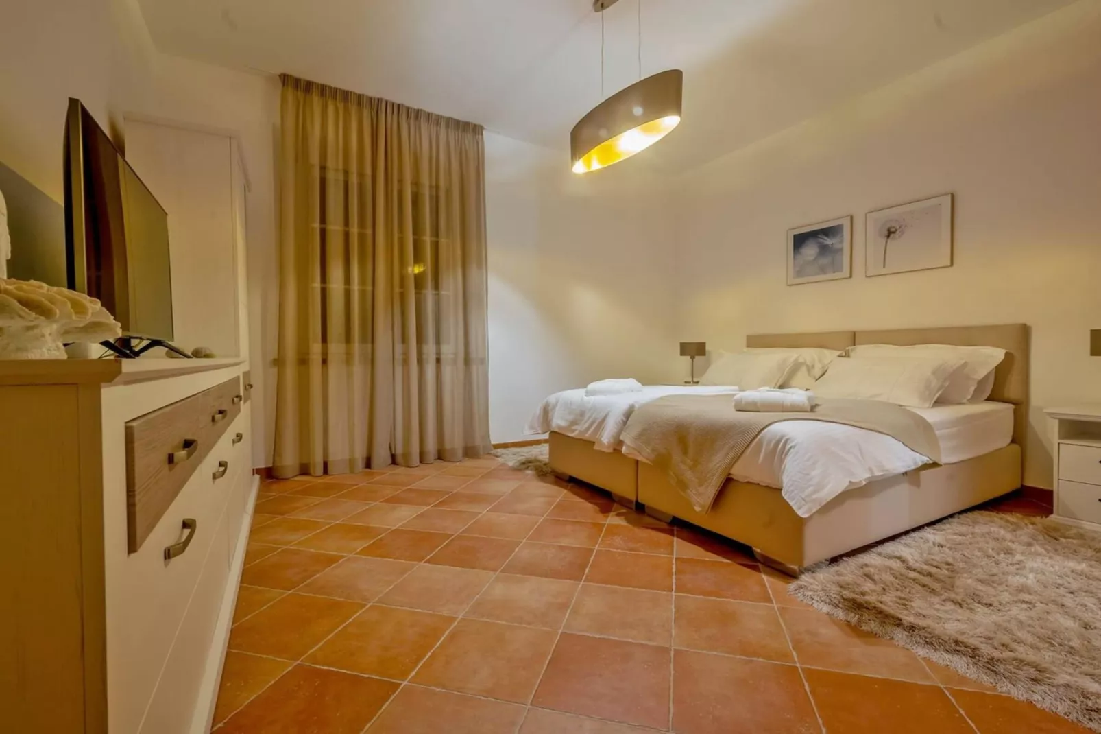 Villa Castello di Pietra Brac with Heated Pool - Schlafzimmer