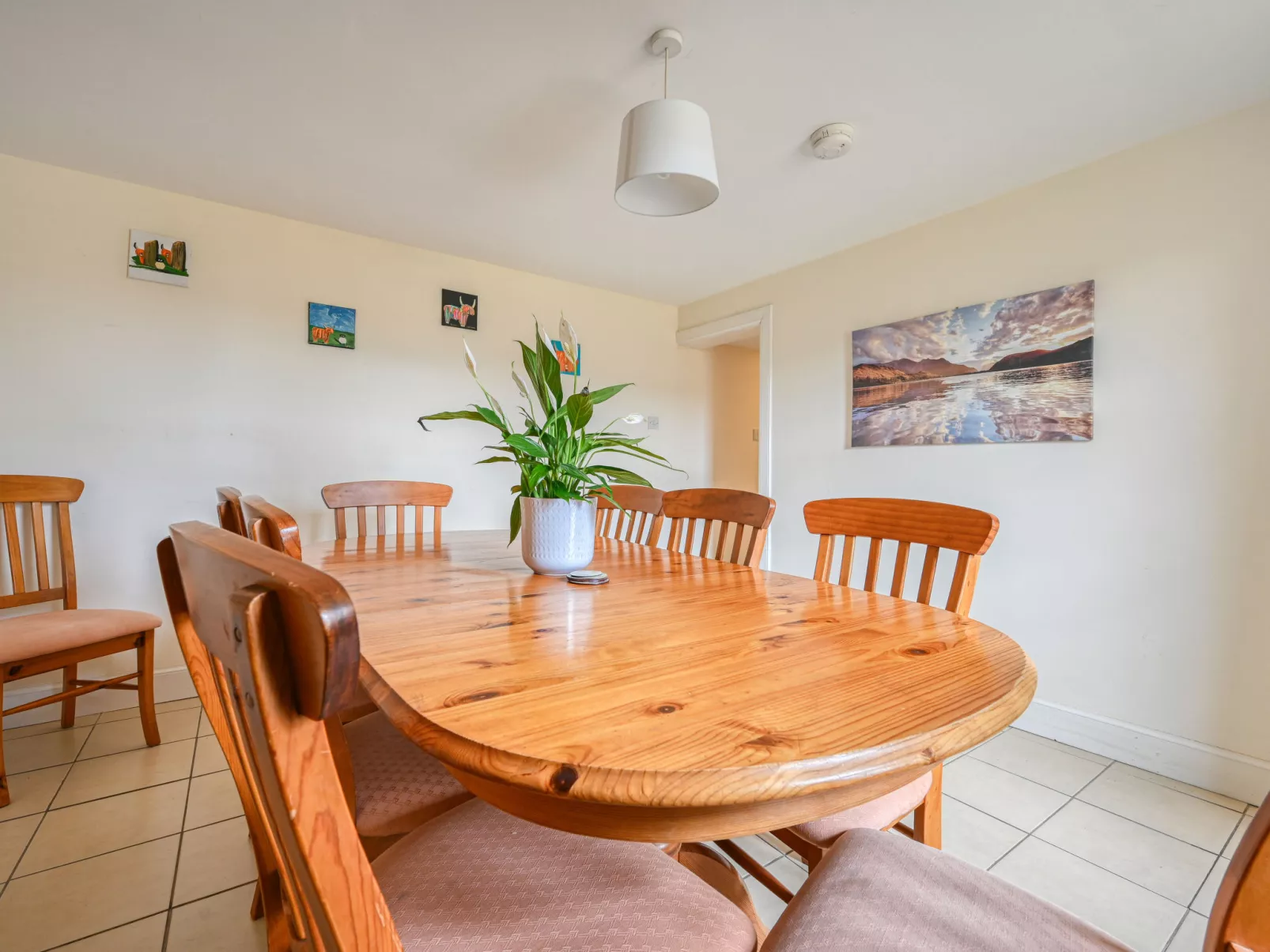 Loch Meiklie View - Drinnen