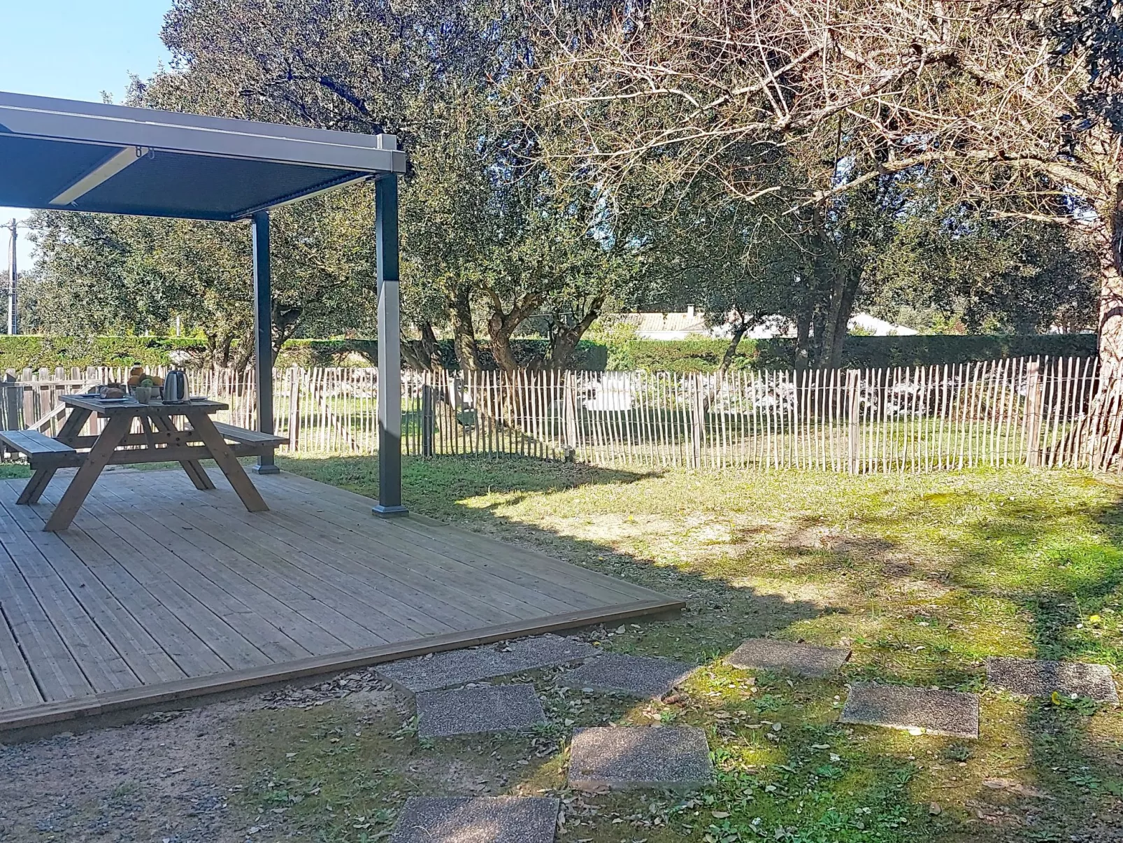 Les Cariatides 7 - Draußen