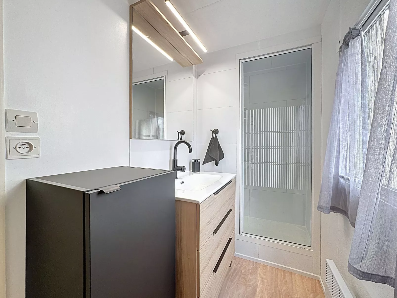 Le Lieu Bill - Inside