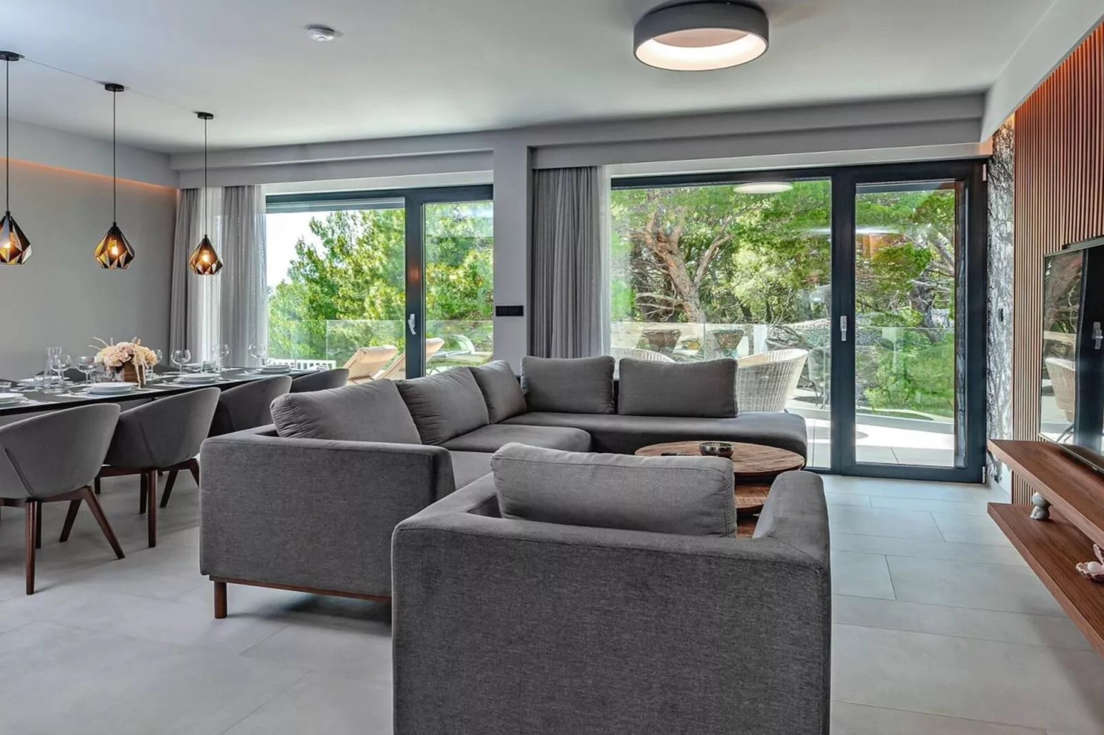 Luxury Villa Delight II – Promajna, Heated Pool - Living room