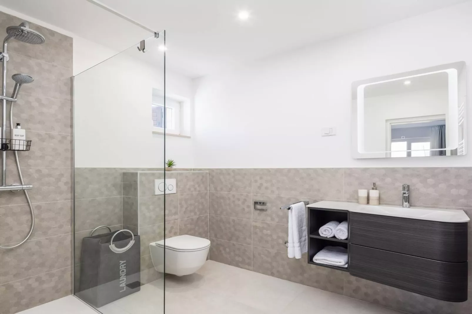 Luxury Villa Mila Supetar with Pool in the Center - Bathroom