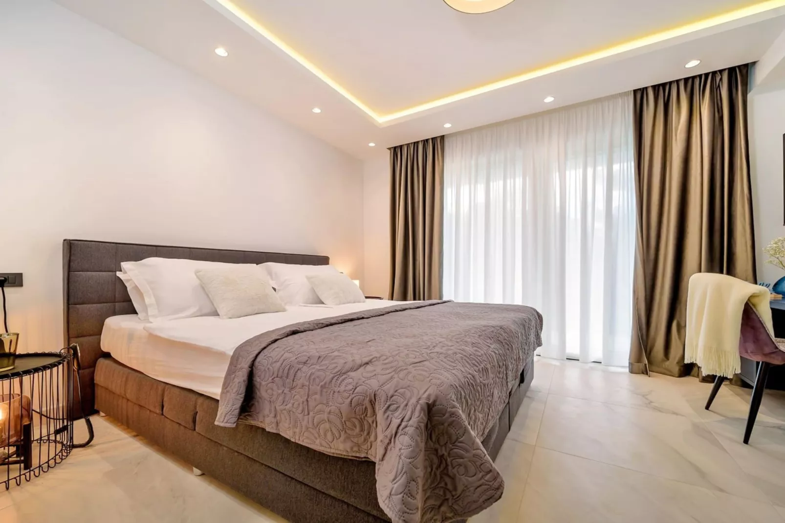 Luxury Villa Velvet Bourbon Split w/ Pool & Tennis - Bedroom