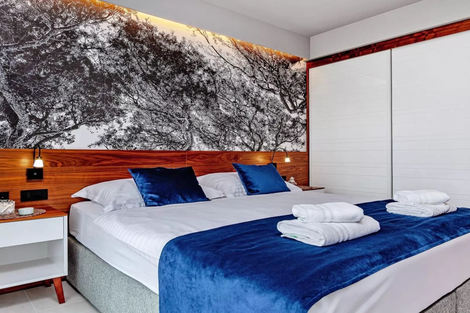 Luxury Villa Delight I – Promajna, Heated Pool - Bedroom