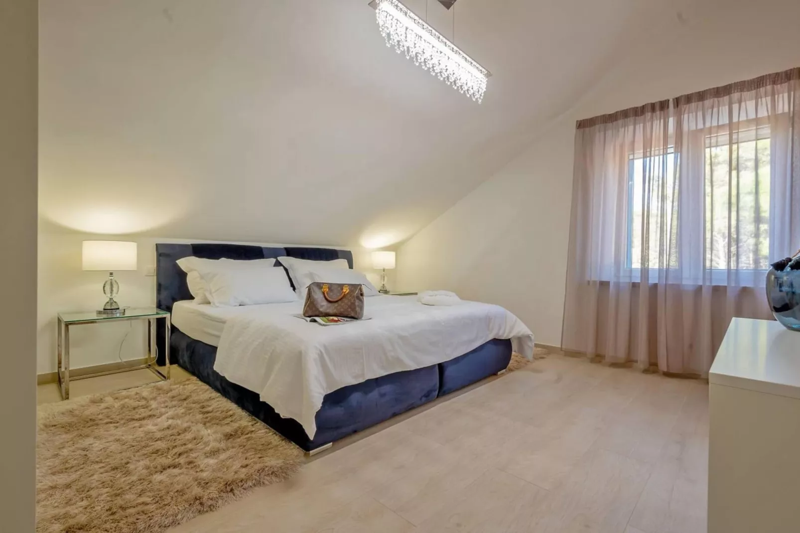 Villa Castello di Pietra Brac with Heated Pool - Schlafzimmer