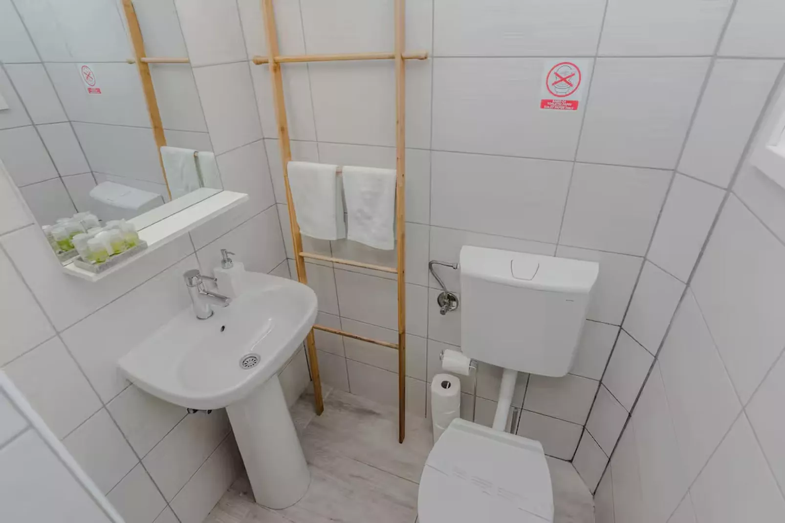 Royal Selection with Pool - One - Bathroom