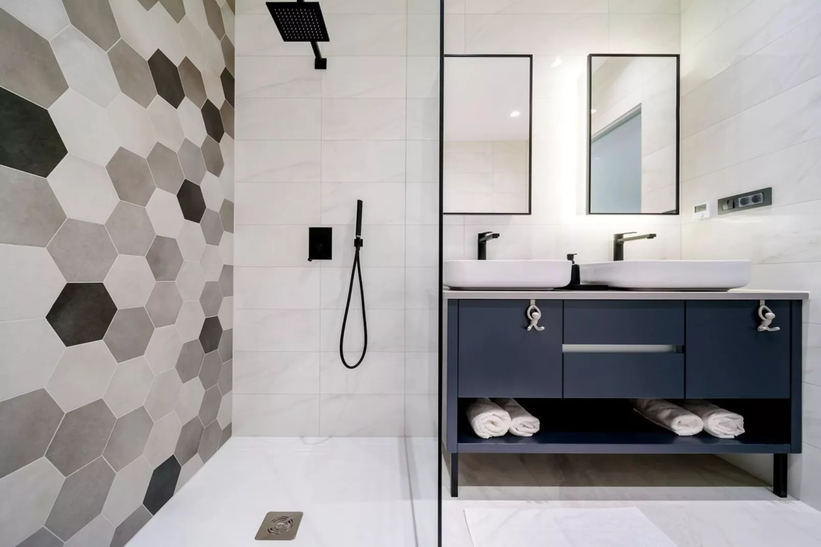 Luxury Villa Velvet Bourbon Split w/ Pool & Tennis - Bathroom