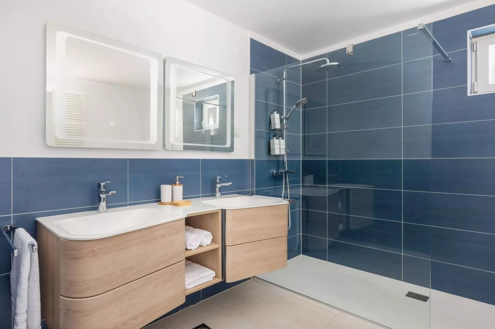 Luxury Villa Mila Supetar with Pool in the Center - Bathroom