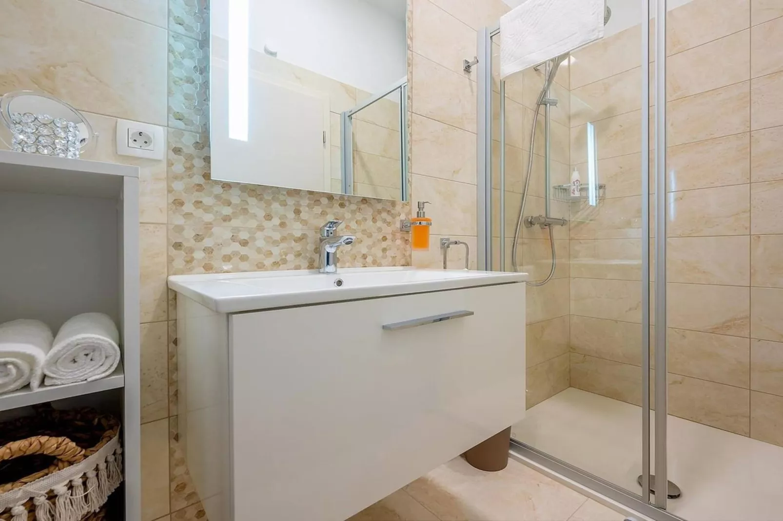 Villa Castello di Pietra Brac with Heated Pool - Badezimmer