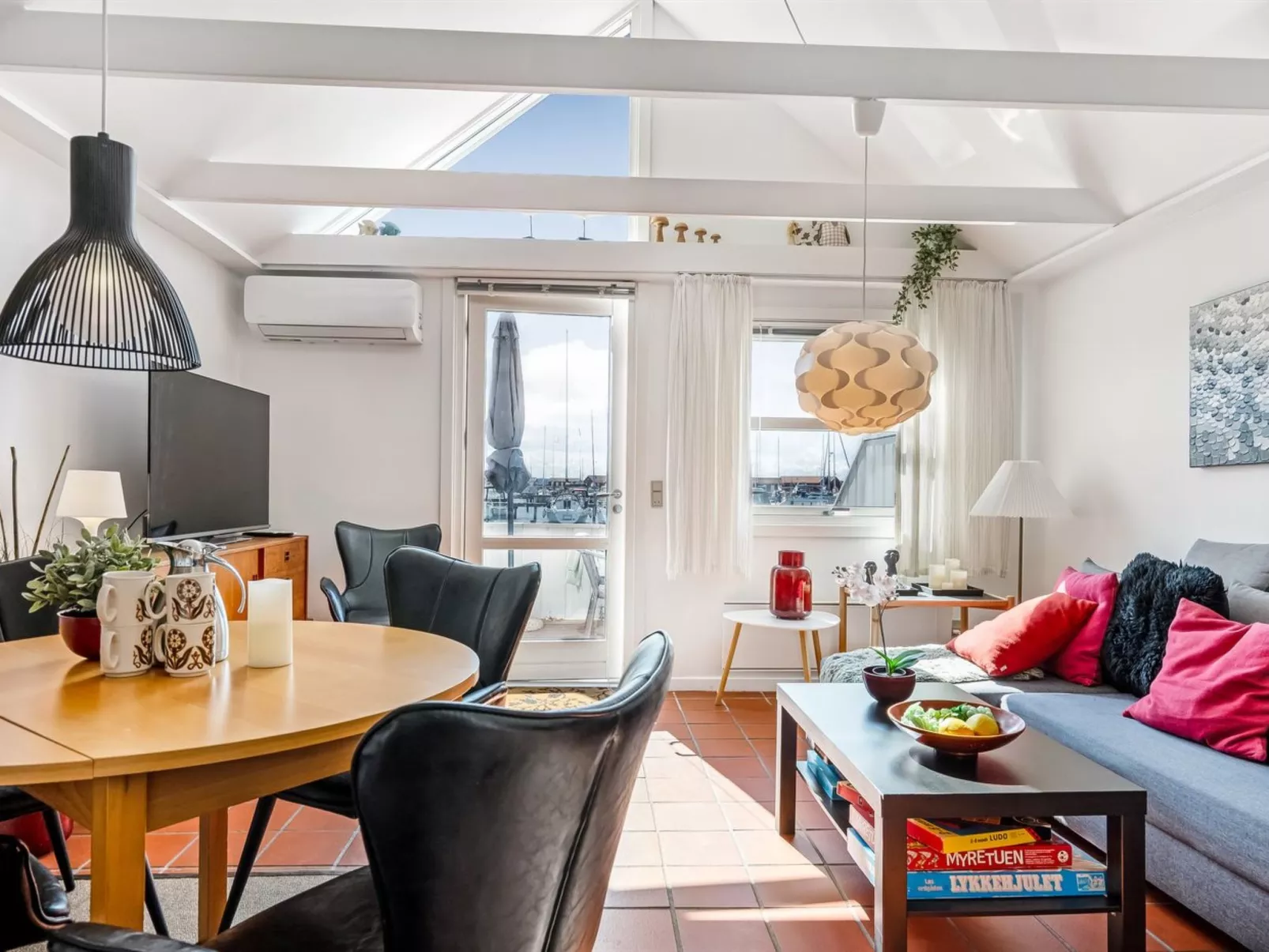 "Ake" - 10m to the fjord - Inside