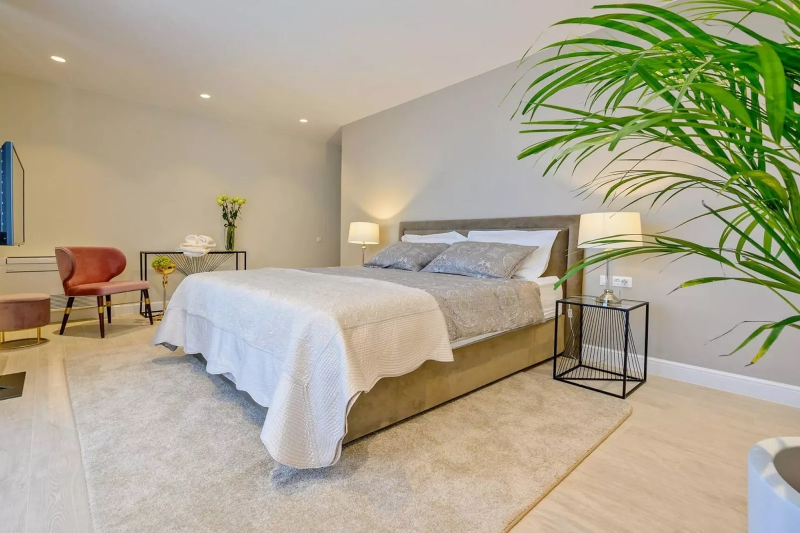 Luxury Seafront Villa Raquel Solta with Pool, Gym - Schlafzimmer