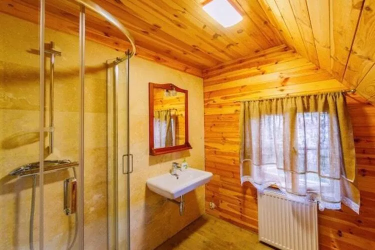 Dom przy drodze Skansen dla 10 osób Bełczna-Bathroom