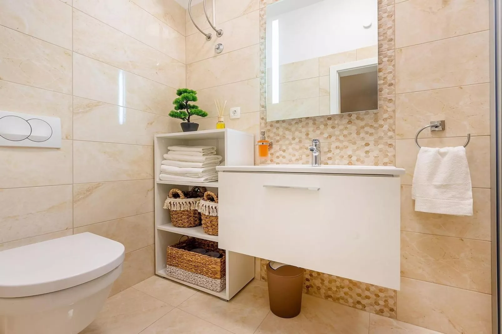 Villa Castello di Pietra Brac with Heated Pool - Badezimmer