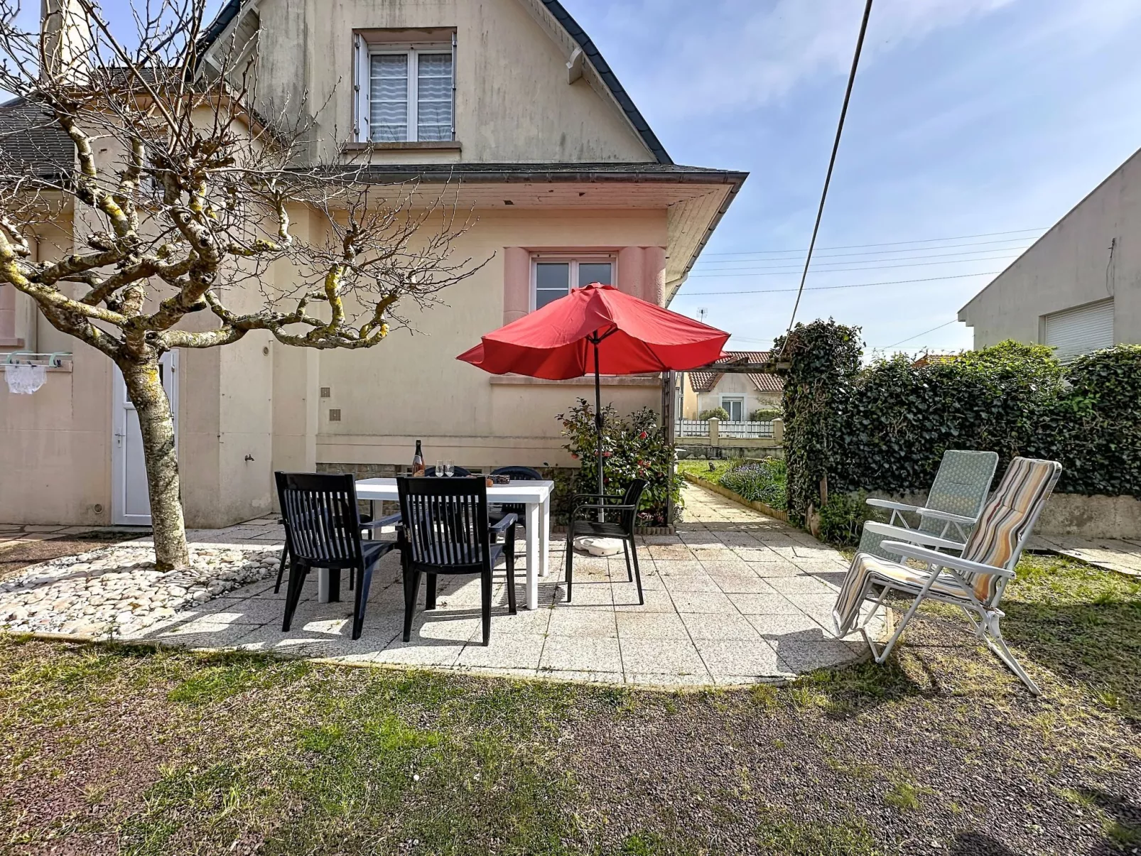 La Rose des Pins - Dehors