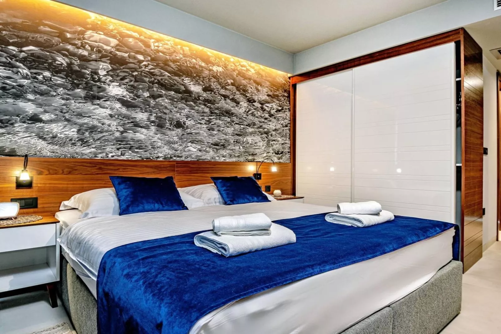 Luxury Villa Delight II – Promajna, Heated Pool - Bedroom