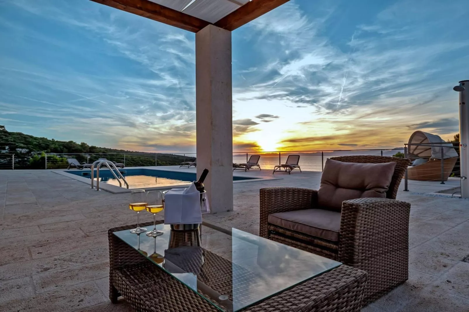 Villa Castello di Pietra Brac with Heated Pool - Terrasse/Balkon