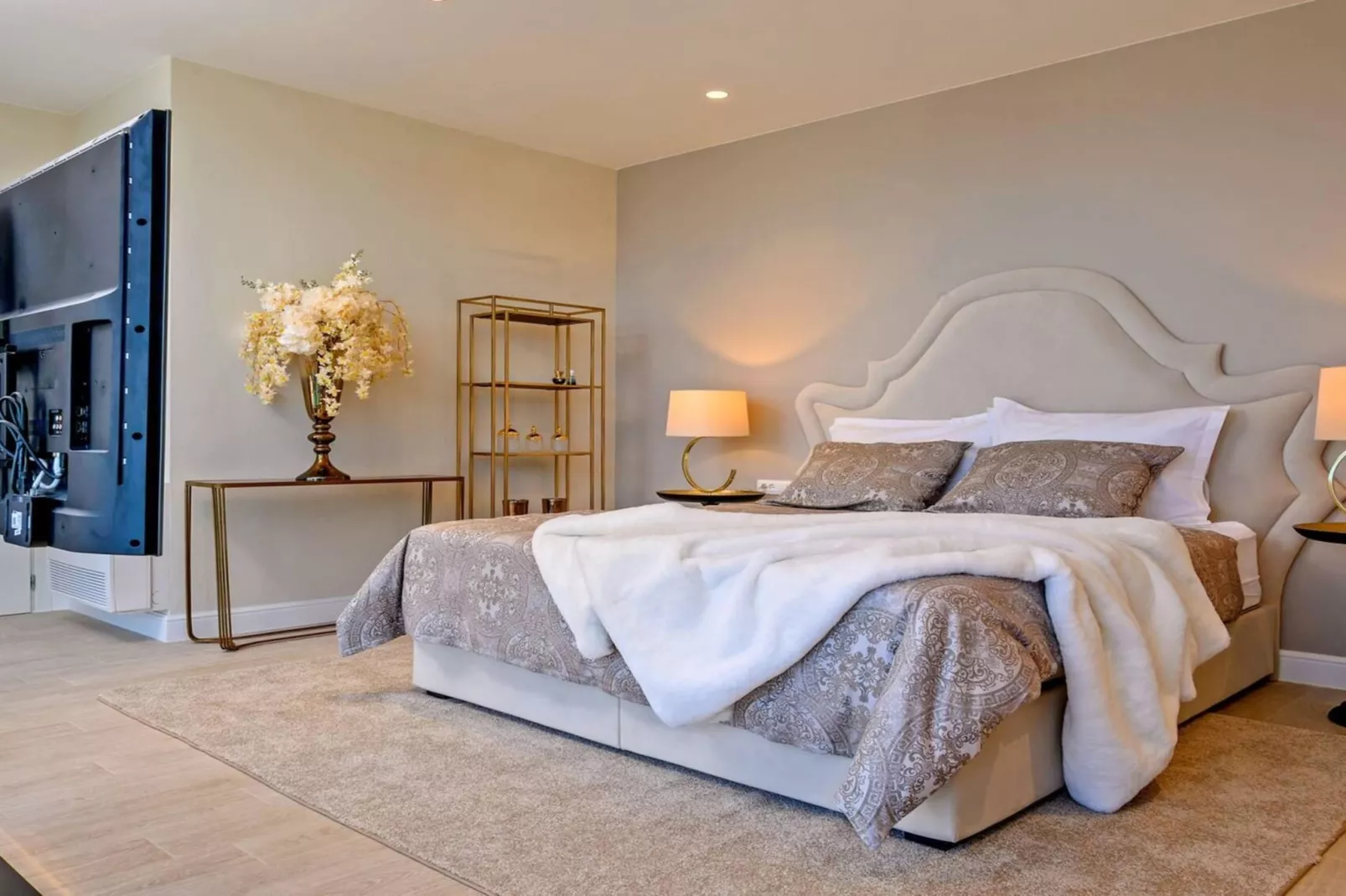 Luxury Seafront Villa Raquel Solta with Pool, Gym - Schlafzimmer