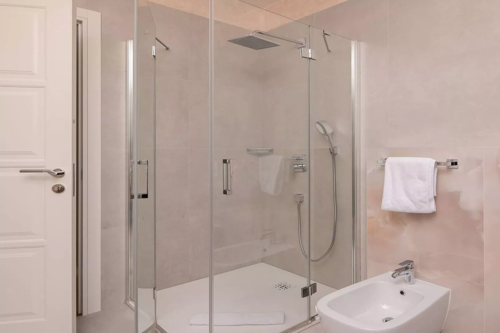 Luxury Seafront Villa Castello Rogoznica with Pool - Bathroom