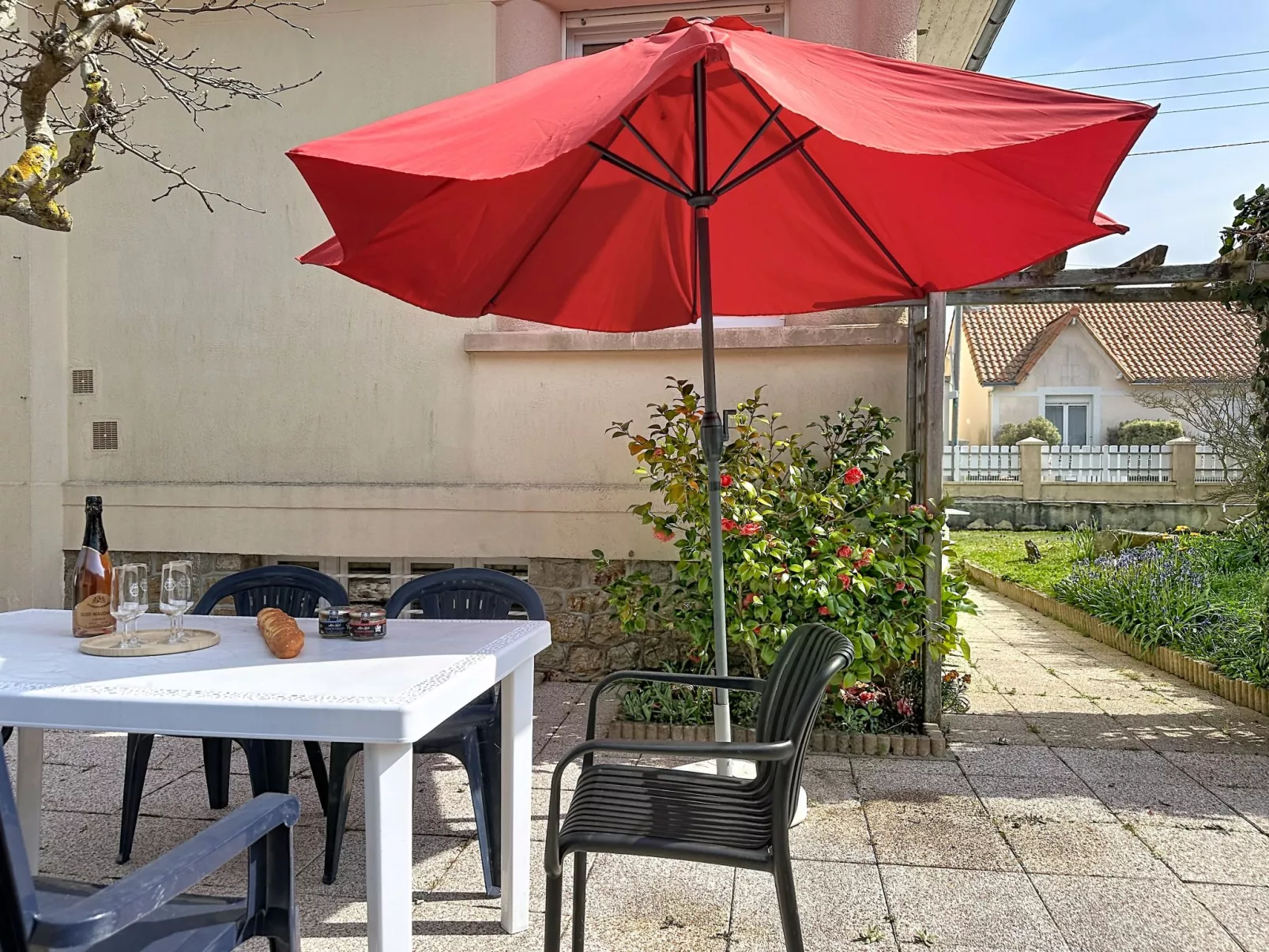 La Rose des Pins - Dehors