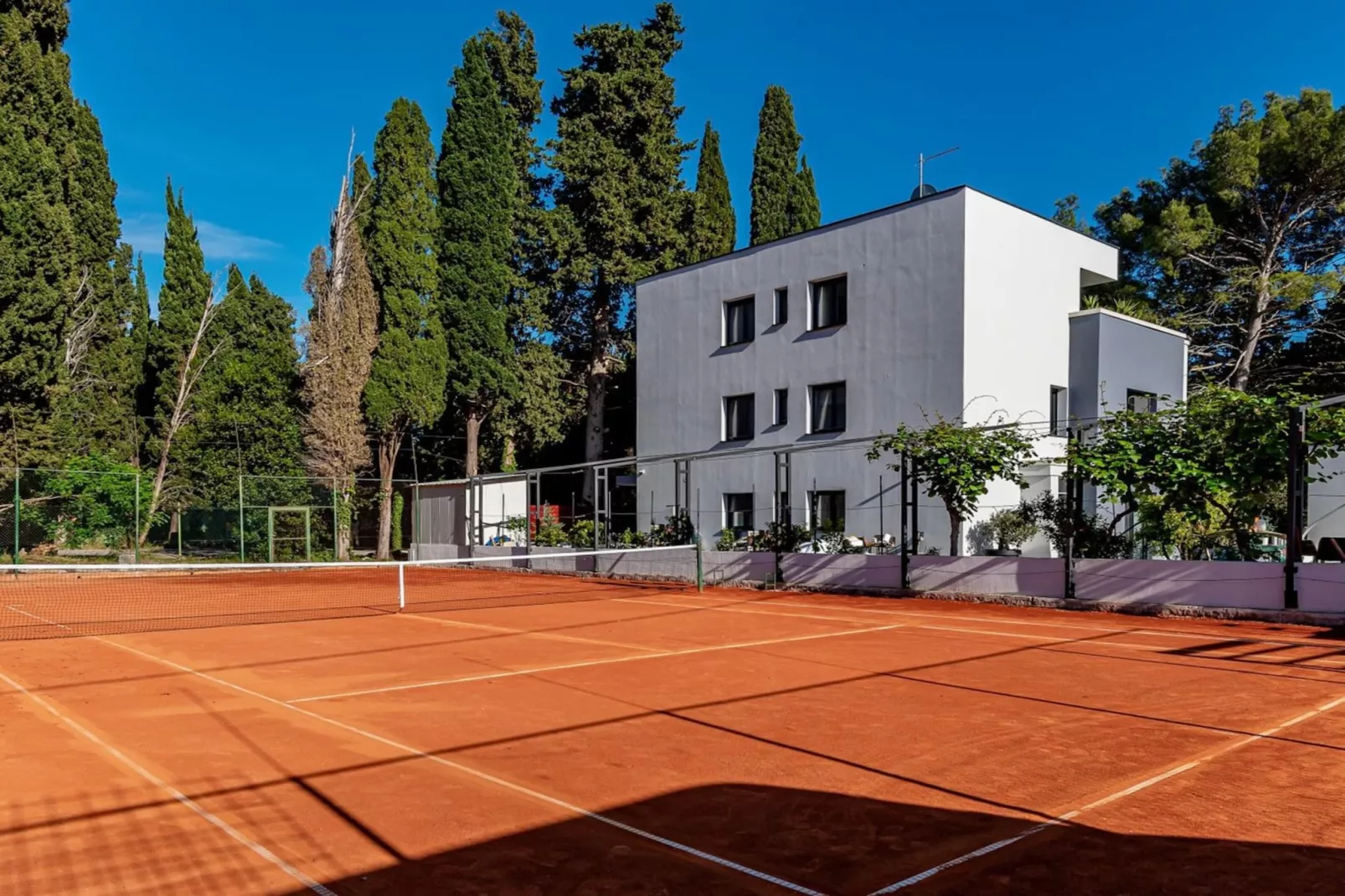 Luxury Villa Velvet Bourbon Split w/ Pool & Tennis - Facilities