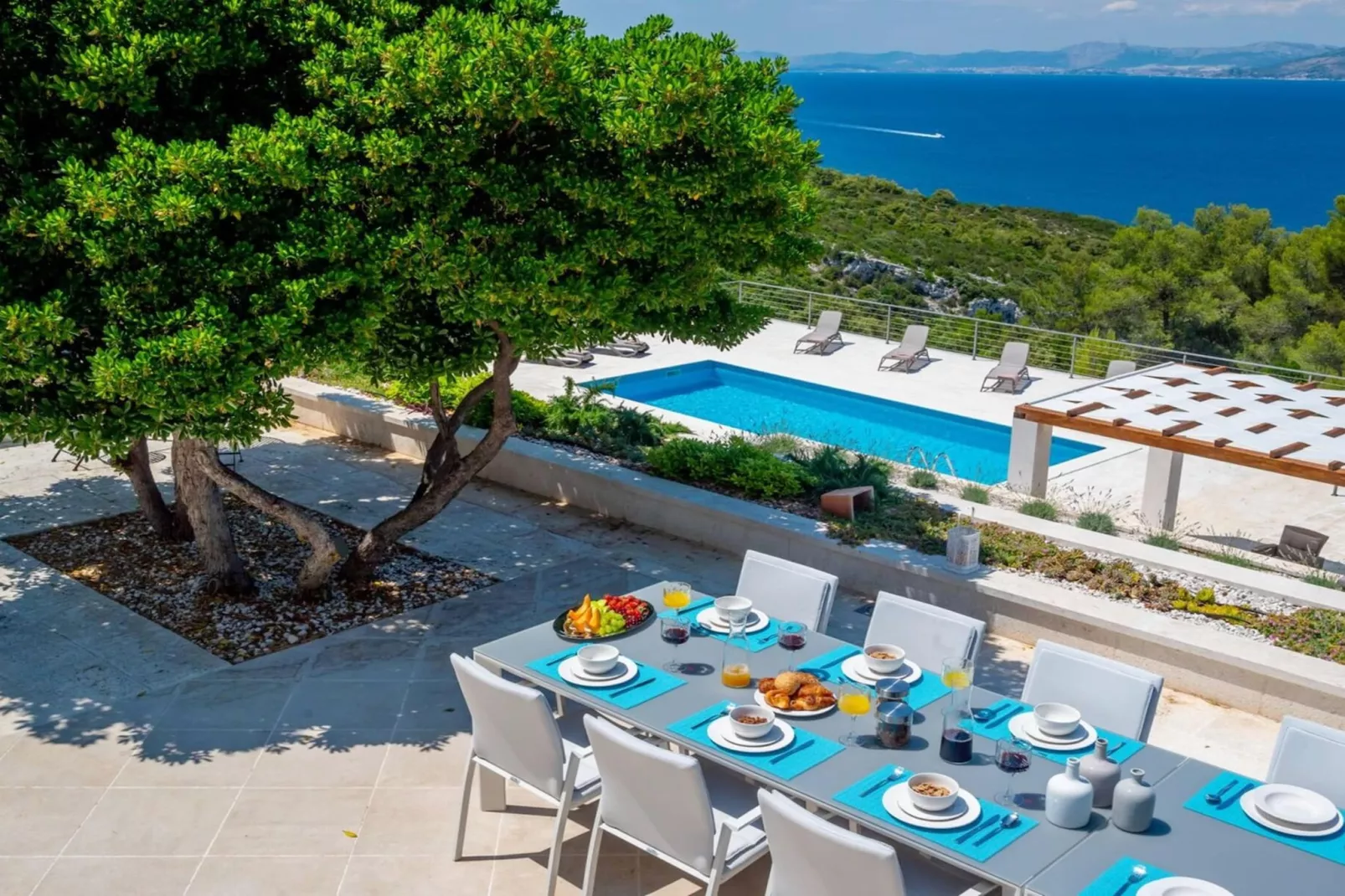 Villa Castello di Pietra Brac with Heated Pool - Terrasse/Balkon