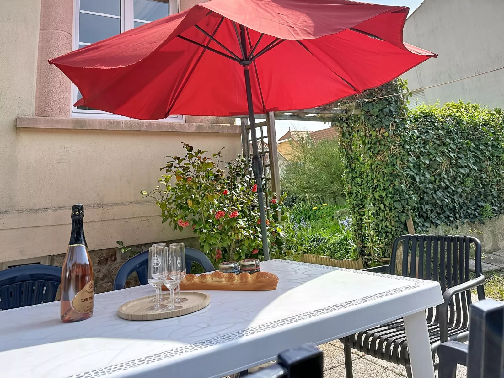 La Rose des Pins - Dehors