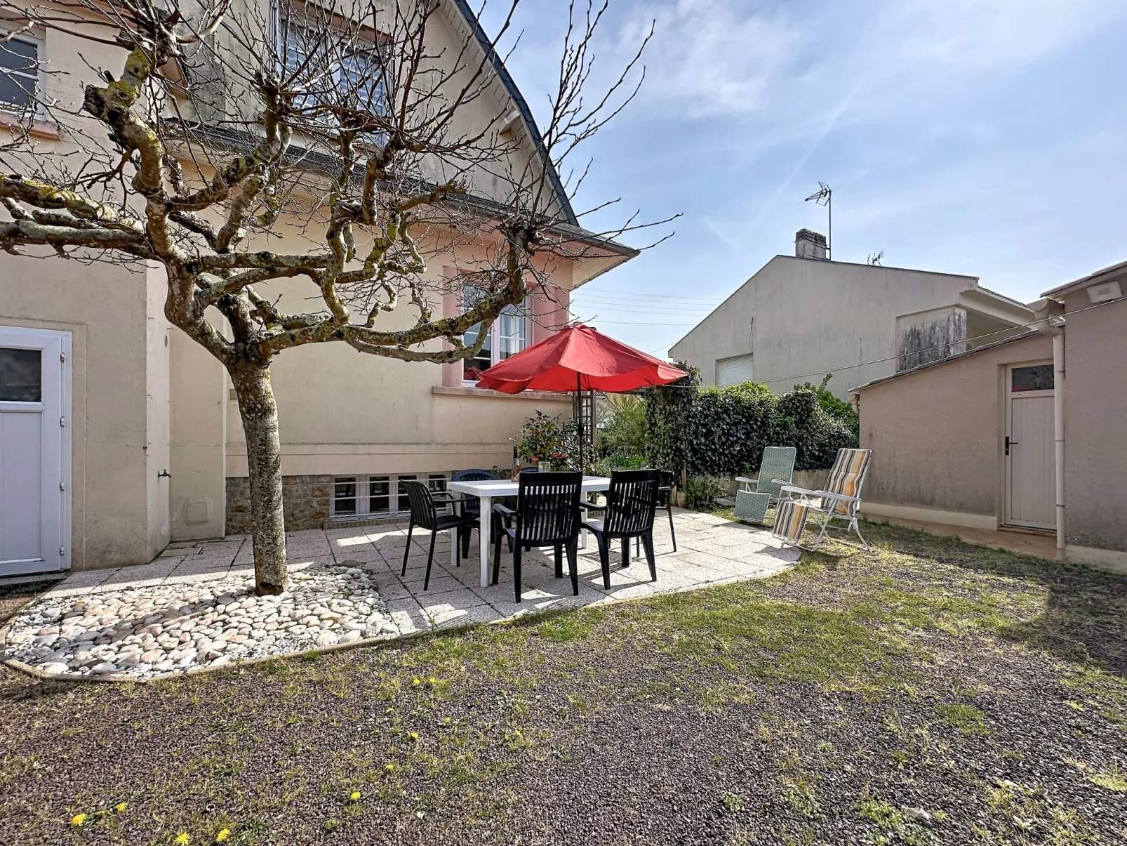 La Rose des Pins - Dehors