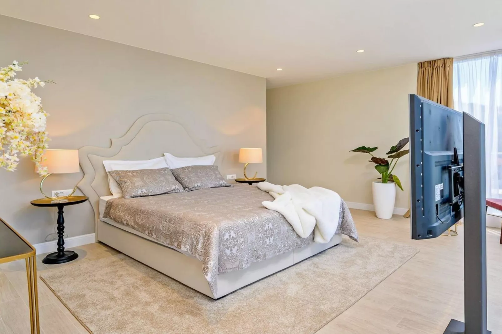 Luxury Seafront Villa Raquel Solta with Pool, Gym - Schlafzimmer