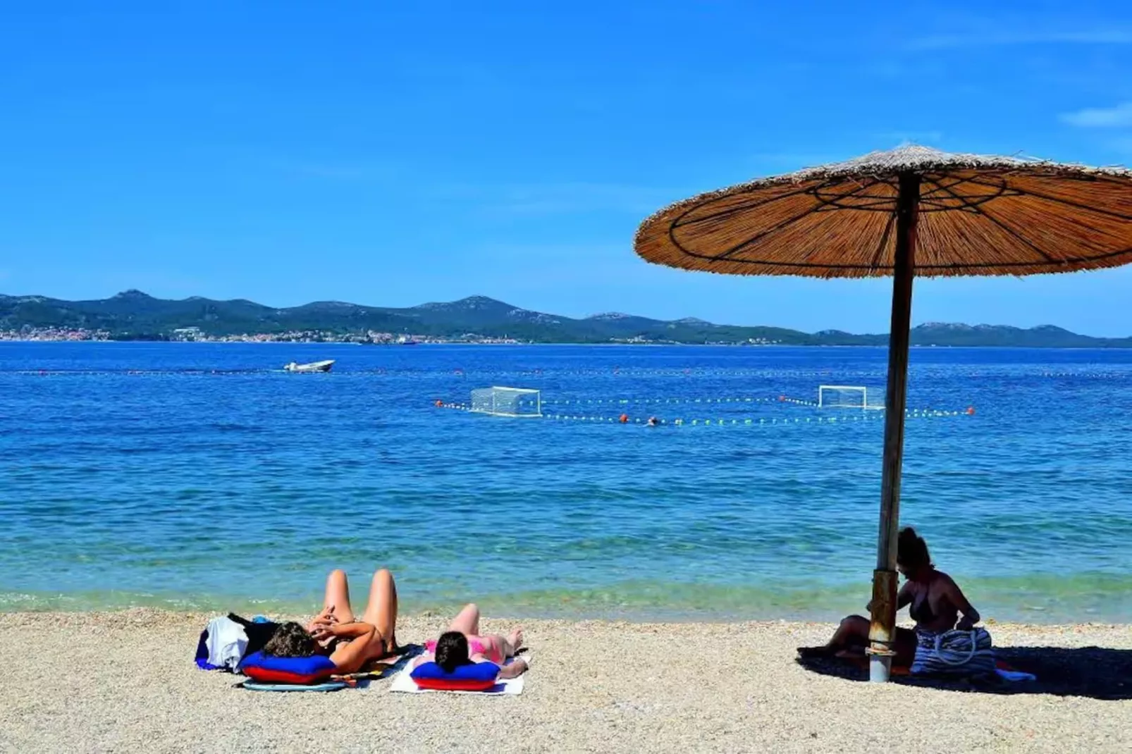 Royal Selection with Pool - One - Areas within 1km in summer