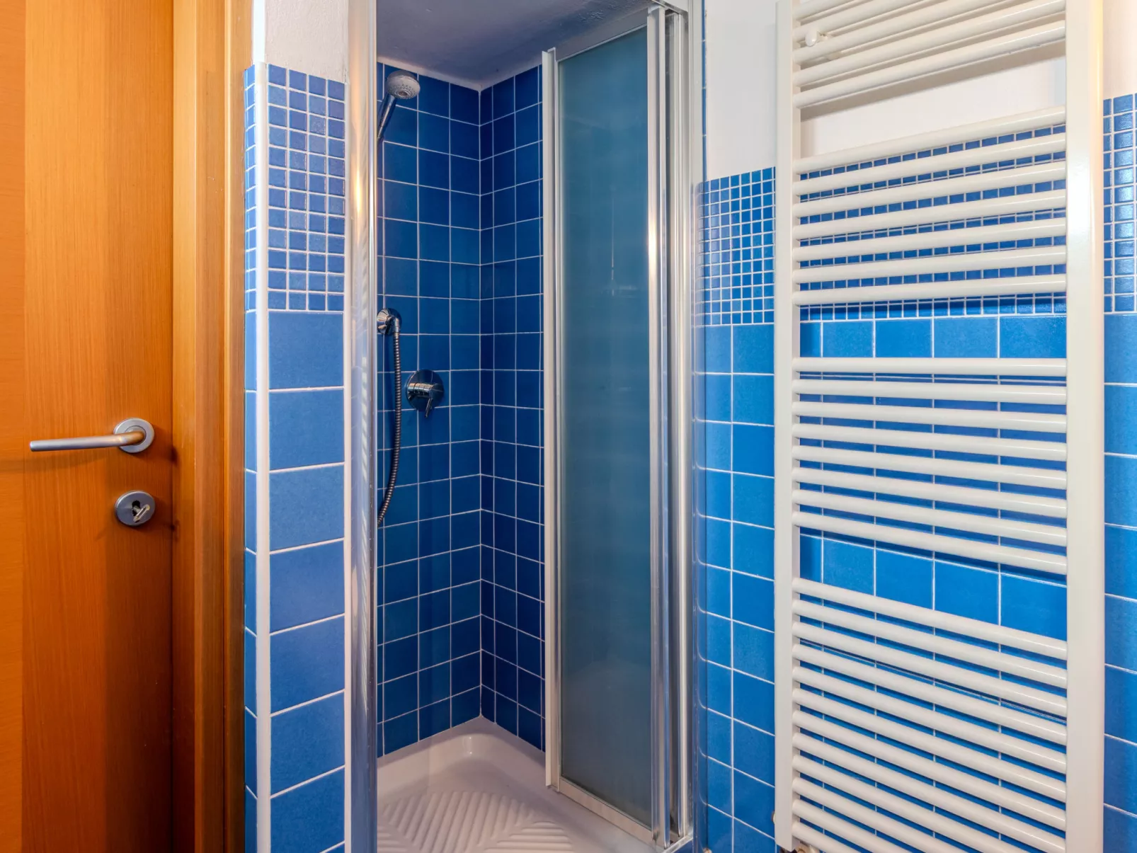 Sona's Lake Home - Drinnen