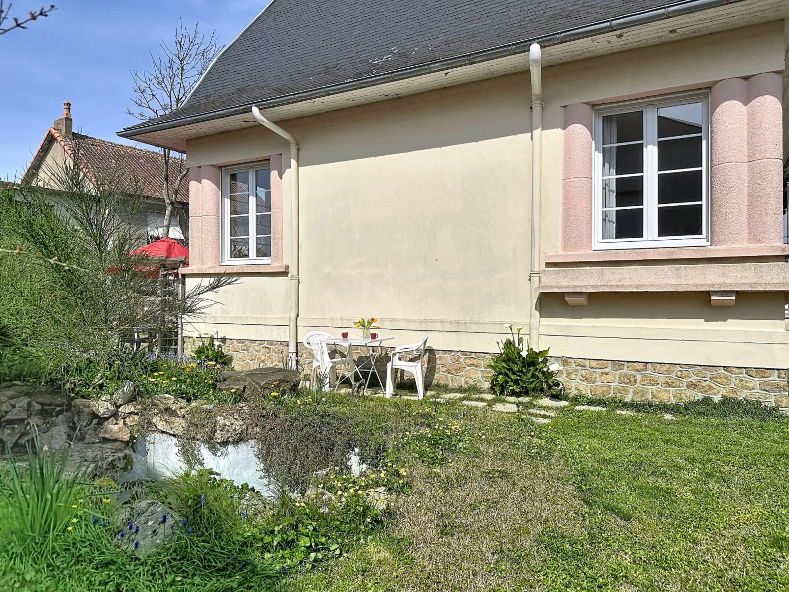 La Rose des Pins - Dehors