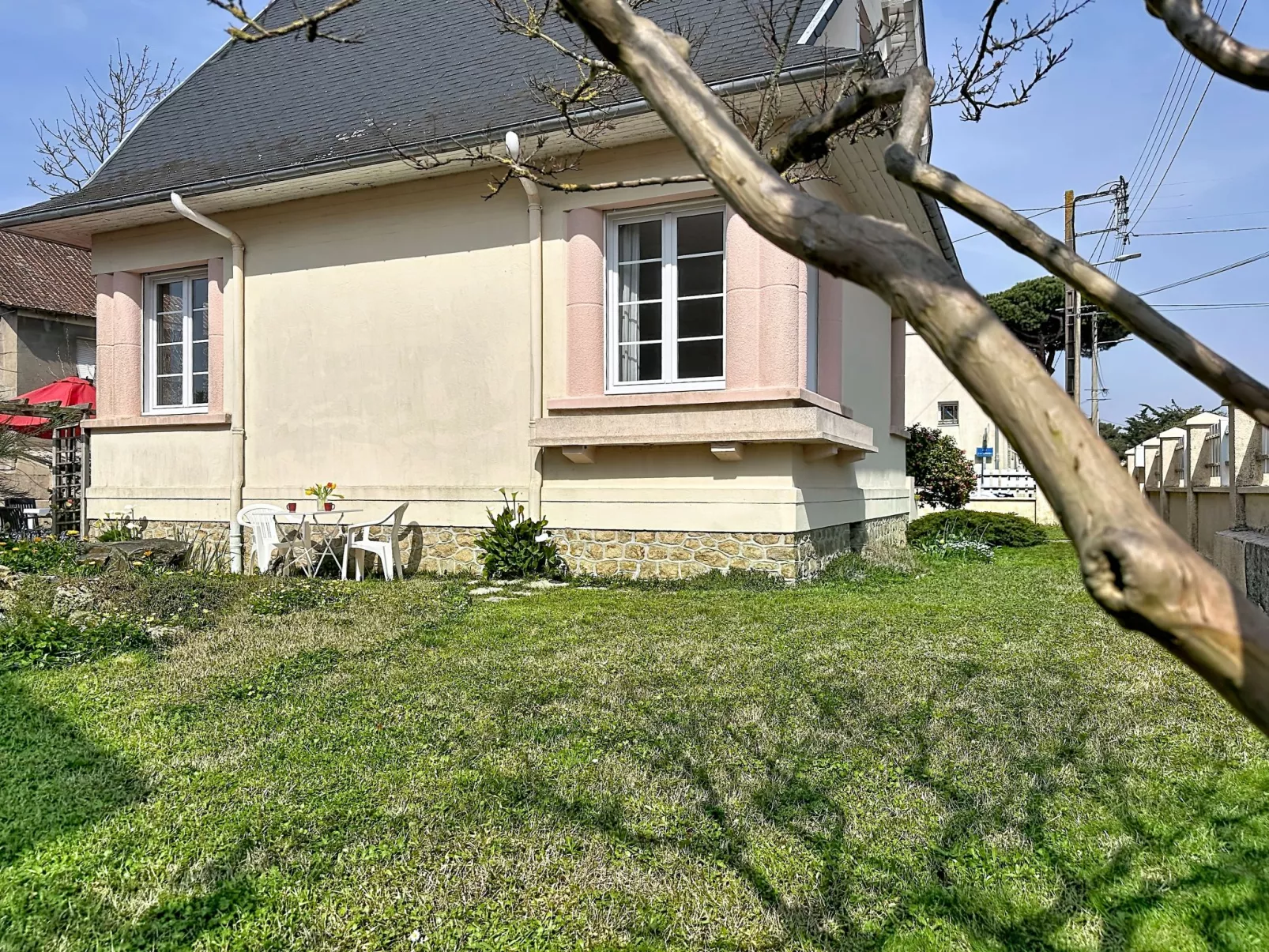 La Rose des Pins - Dehors