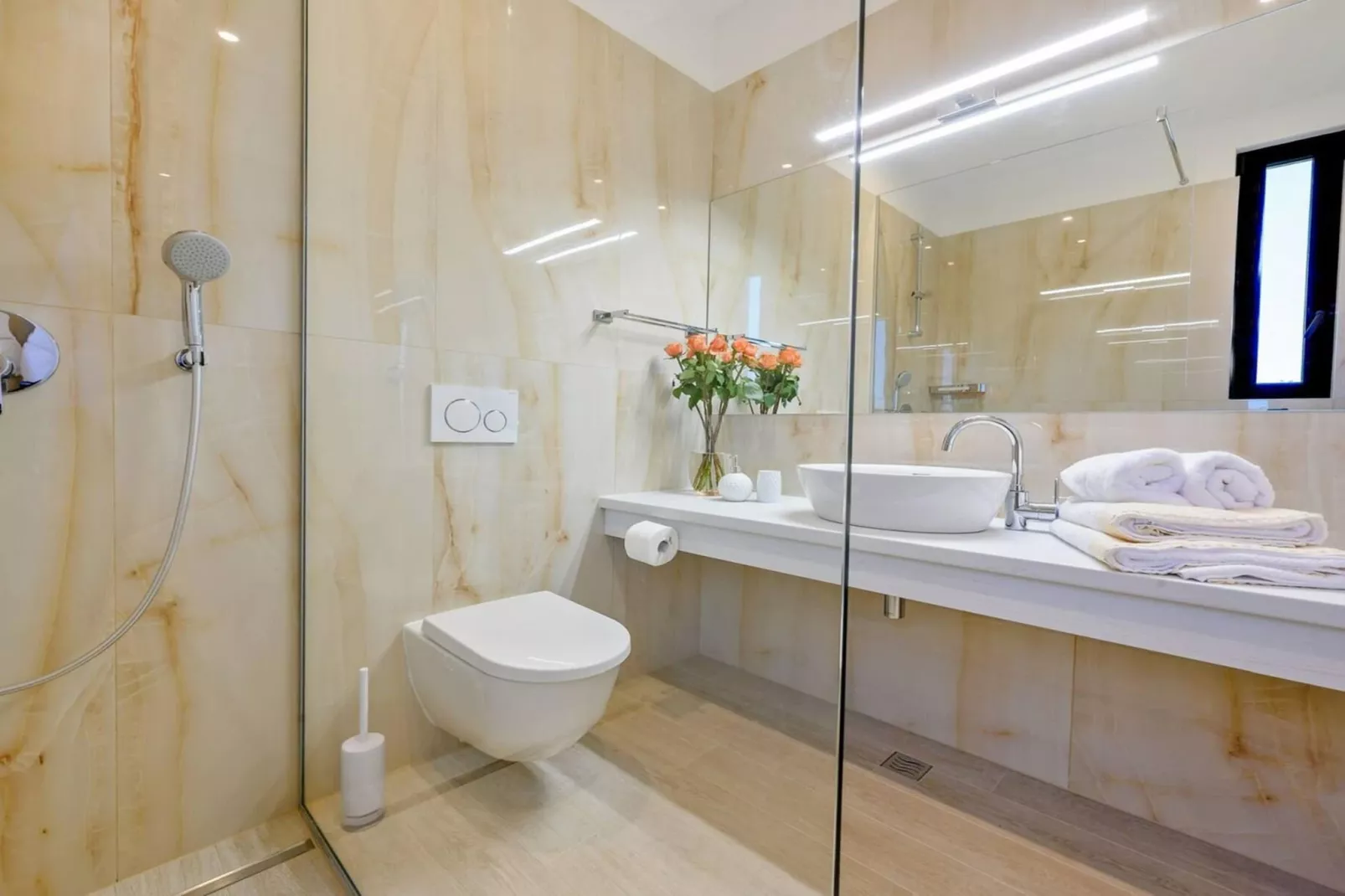 Luxury Seafront Villa Raquel Solta with Pool, Gym - Badezimmer