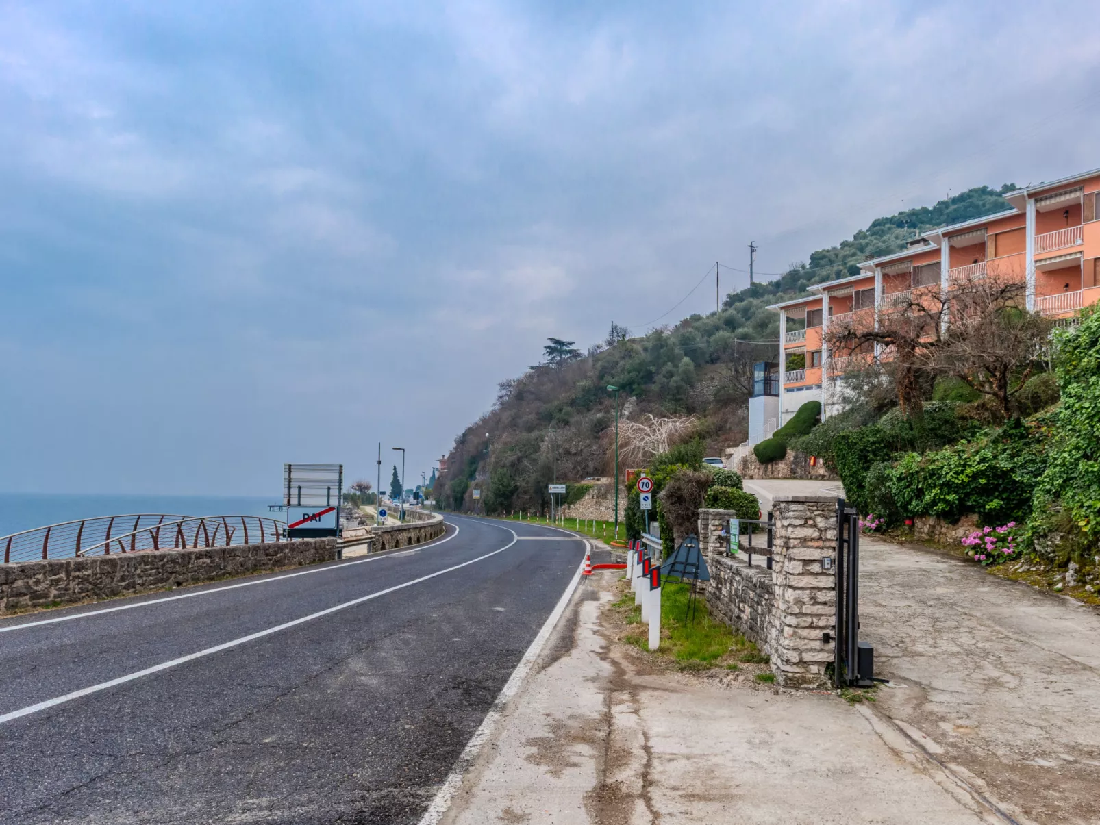 Sona's Lake Home - Draußen