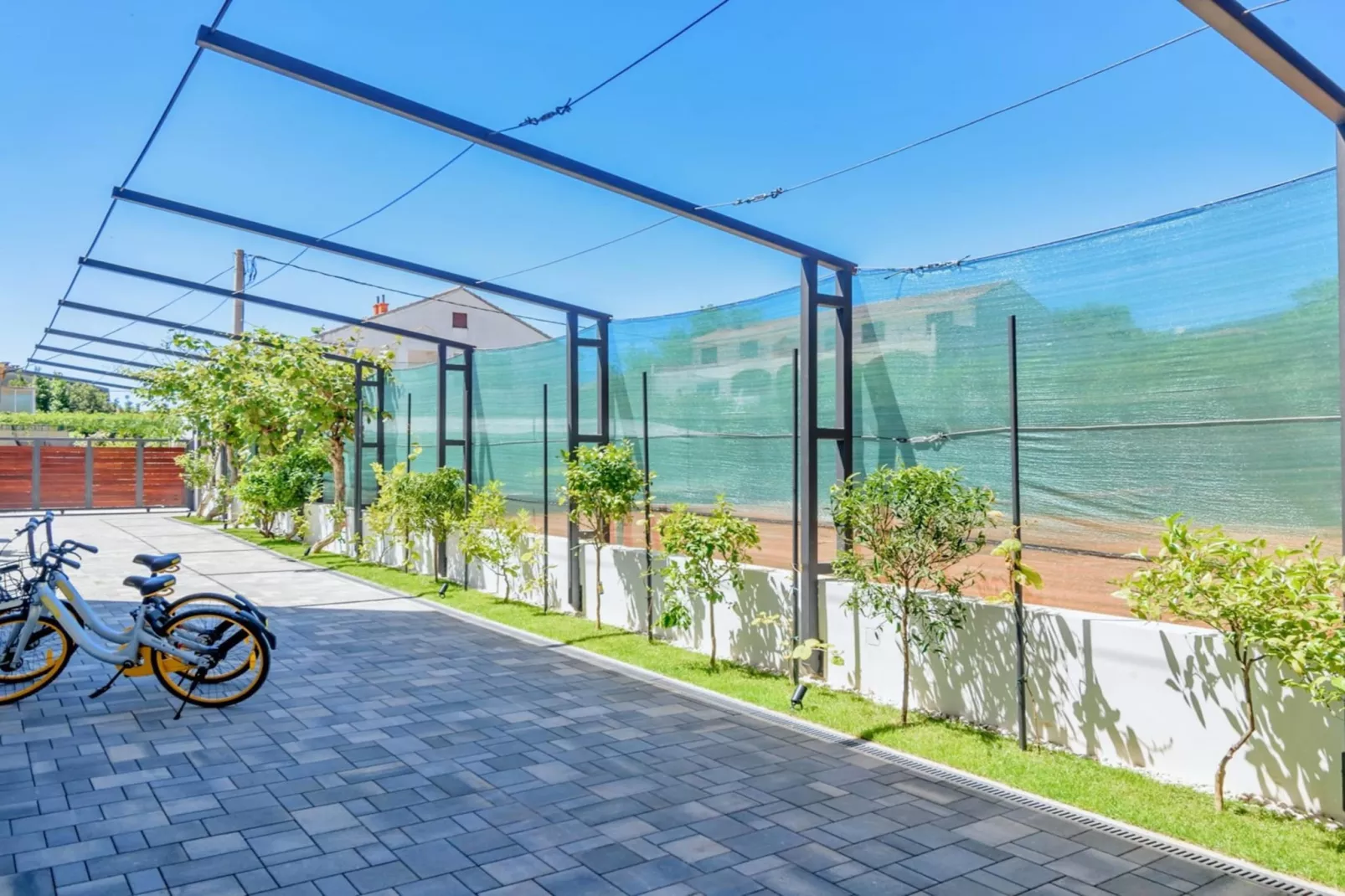 Luxury Villa Velvet Bourbon Split w/ Pool & Tennis - Facilities