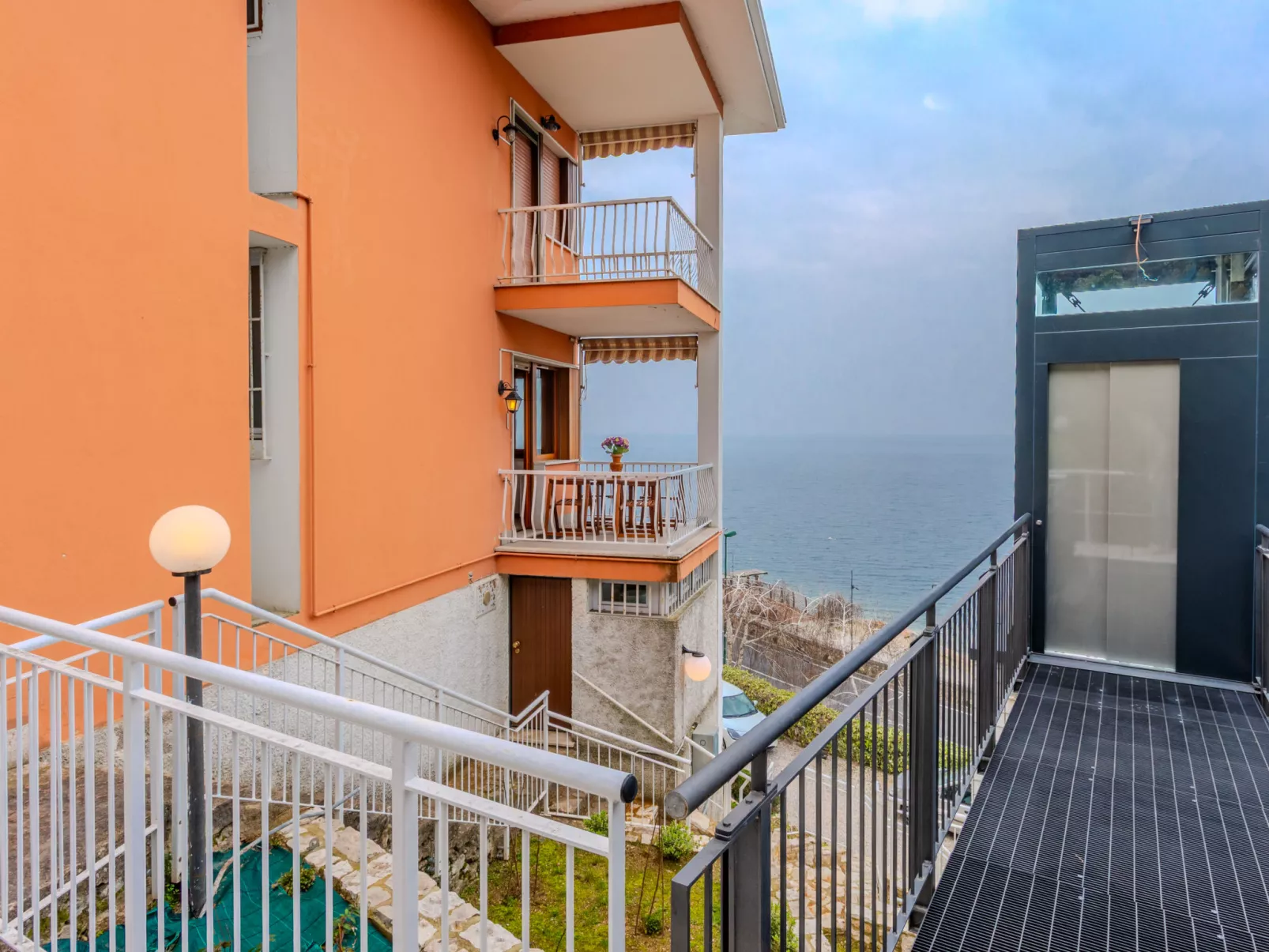 Sona's Lake Home - Draußen