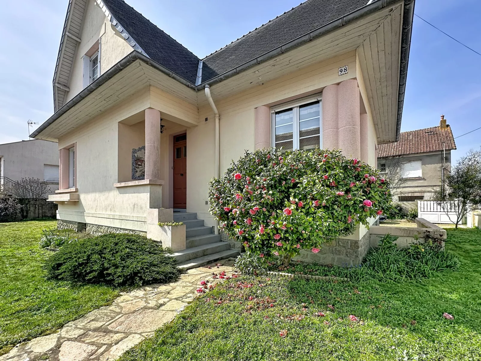 La Rose des Pins - Dehors