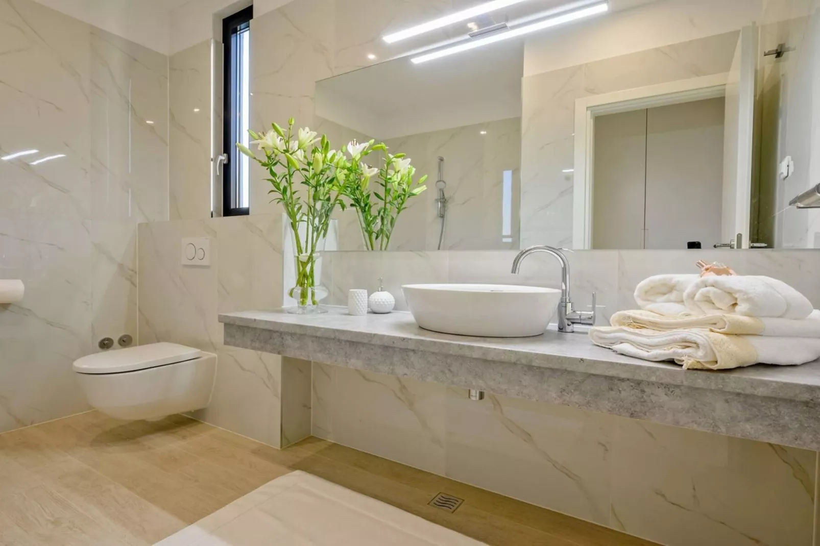 Luxury Seafront Villa Raquel Solta with Pool, Gym - Badezimmer