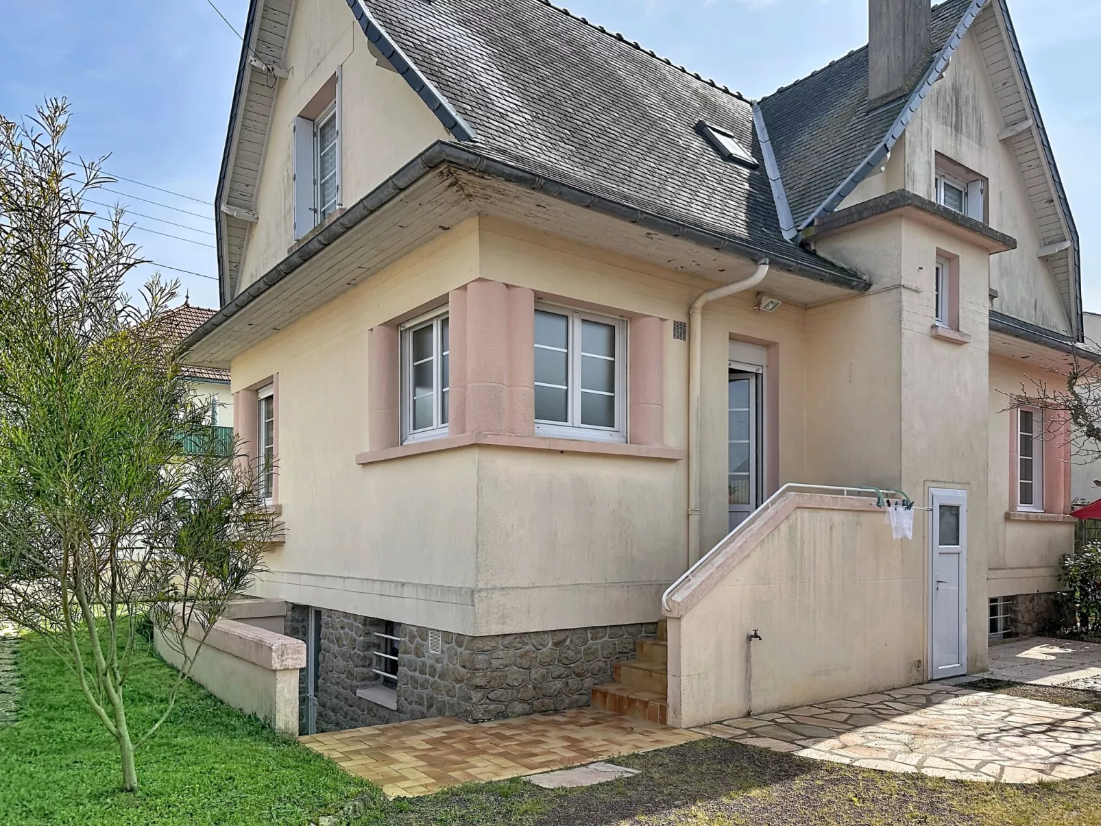 La Rose des Pins - Dehors