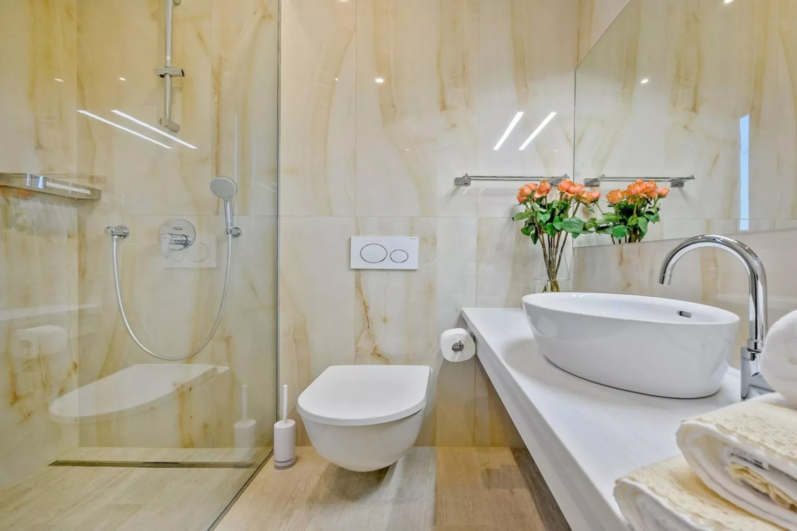 Luxury Seafront Villa Raquel Solta with Pool, Gym - Badezimmer