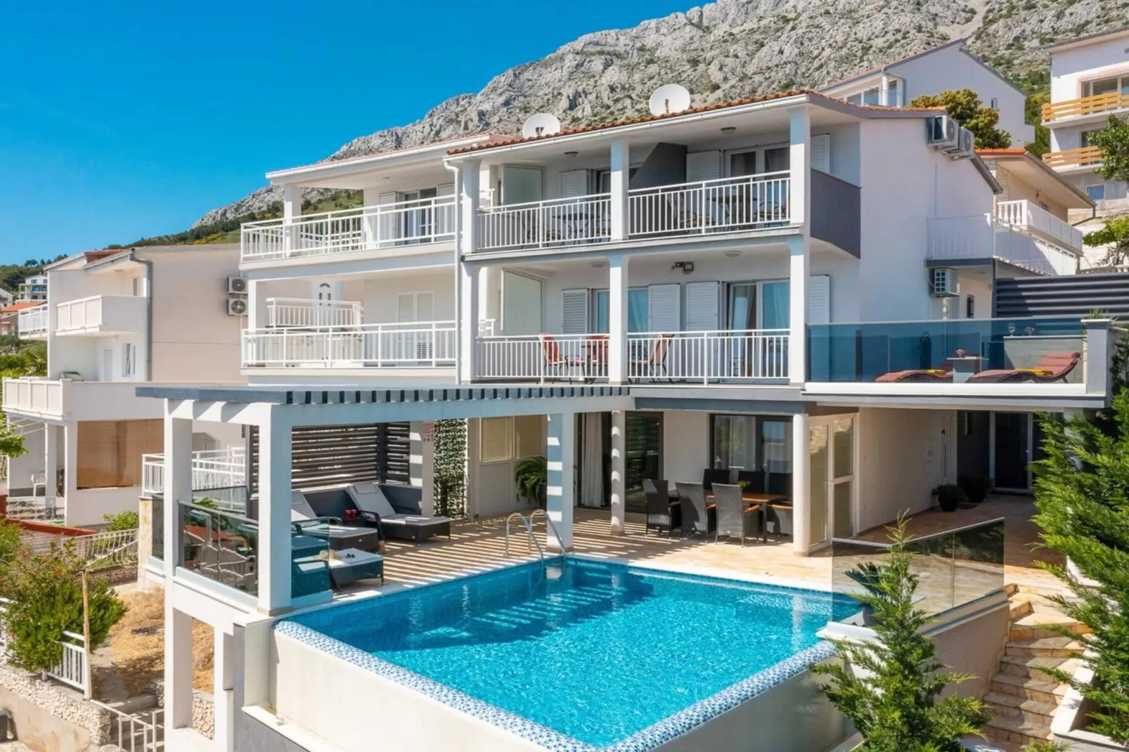 Luxury Villa Holiday Residence Omis w/ Heated Pool - Exterior in summer