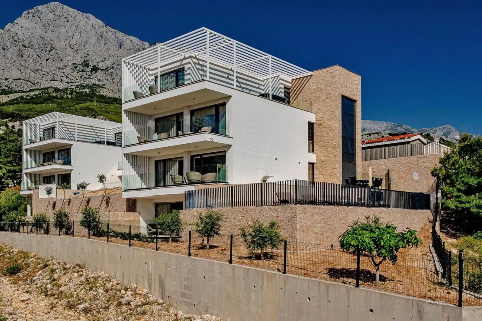 Luxury Villa Delight I – Promajna, Heated Pool - Exterior in summer